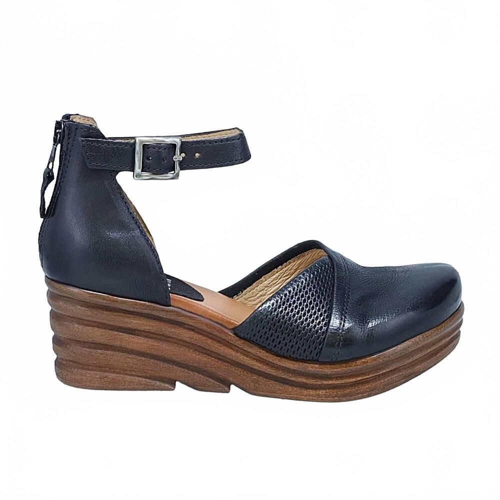 NEW MIZ MOOZ women's acadia closed-toe wedge in black